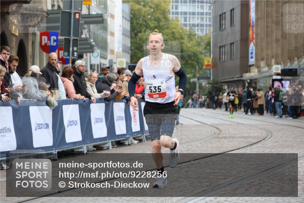 05.10.2025 - 20. swb-Marathon Bremen Strokosch-Dieckow http://msf.ph/oto/9228256 05.10.2025 12:25:54 Ziel 535 meine-sportfotos.de