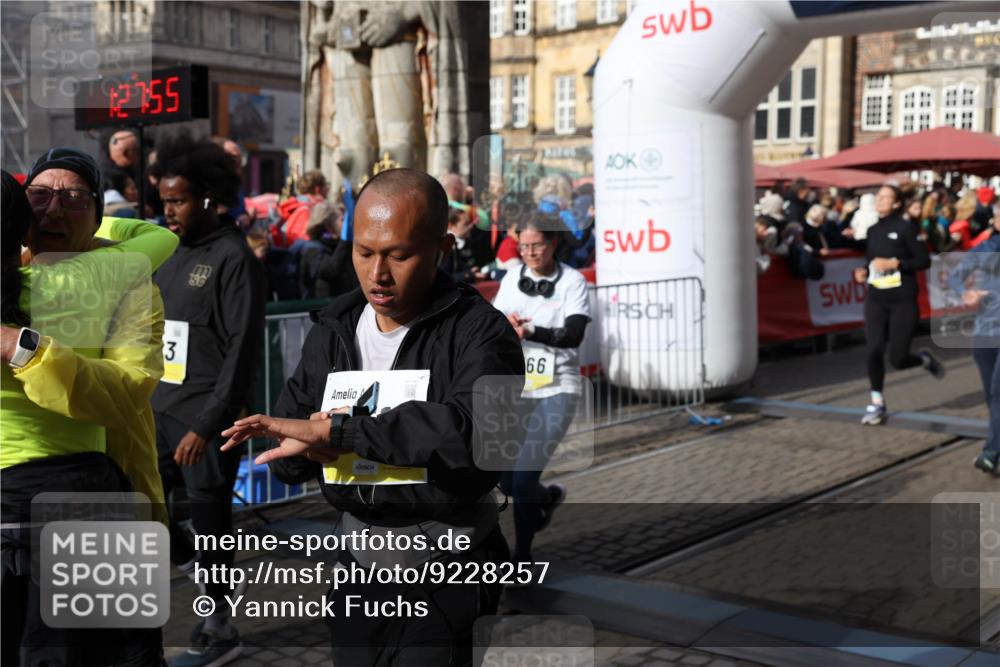 05.10.2025 - 20. swb-Marathon Bremen Yannick Fuchs http://msf.ph/oto/9228257 05.10.2025 10:58:44 Ziel 7163, 9359, 9430, 9472, 9529, 9714, 9766, 9913, 10049, 10055, 10261, 10285, 10408, 10513, 10527, 10936, 10988, 11078 meine-sportfotos.de