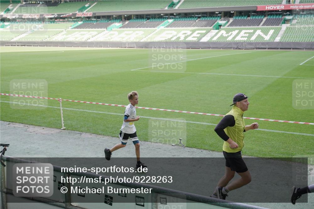 05.10.2025 - 20. swb-Marathon Bremen Michael Burmester http://msf.ph/oto/9228263 05.10.2025 10:25:57 Laufen im Stadion 8000, 9006, 9170, 9250, 9361, 9614, 9849, 9865, 9884, 9919, 9963, 9967, 10044, 10304, 10306, 10348, 10474, 10505, 10554, 10559, 10624, 10666, 10780, 10816, 10851, 10961, 11178, 11316, 11346, 11403, 11422, 11488, 11503, 11617, 11666, 11745, 9302, 9558, 9775, 10104, 10155, 10541, 10553, 10652, 10979, 11230, 11256, 11581 meine-sportfotos.de