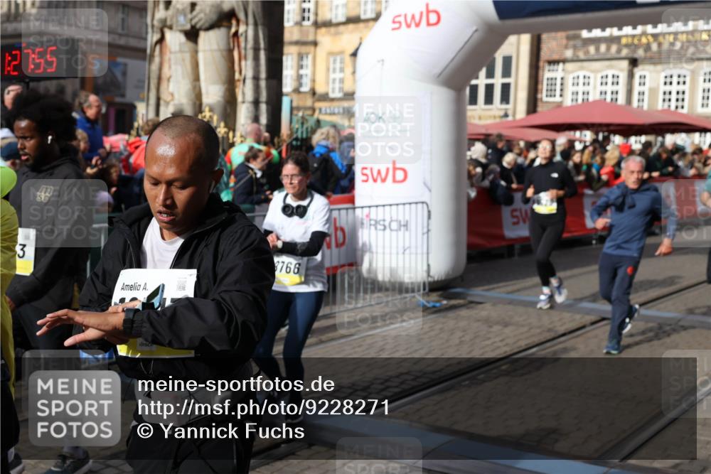 05.10.2025 - 20. swb-Marathon Bremen Yannick Fuchs http://msf.ph/oto/9228271 05.10.2025 10:58:44 Ziel 7163, 9359, 9430, 9472, 9529, 9714, 9766, 9913, 10049, 10055, 10261, 10285, 10408, 10513, 10527, 10936, 10988, 11078 meine-sportfotos.de
