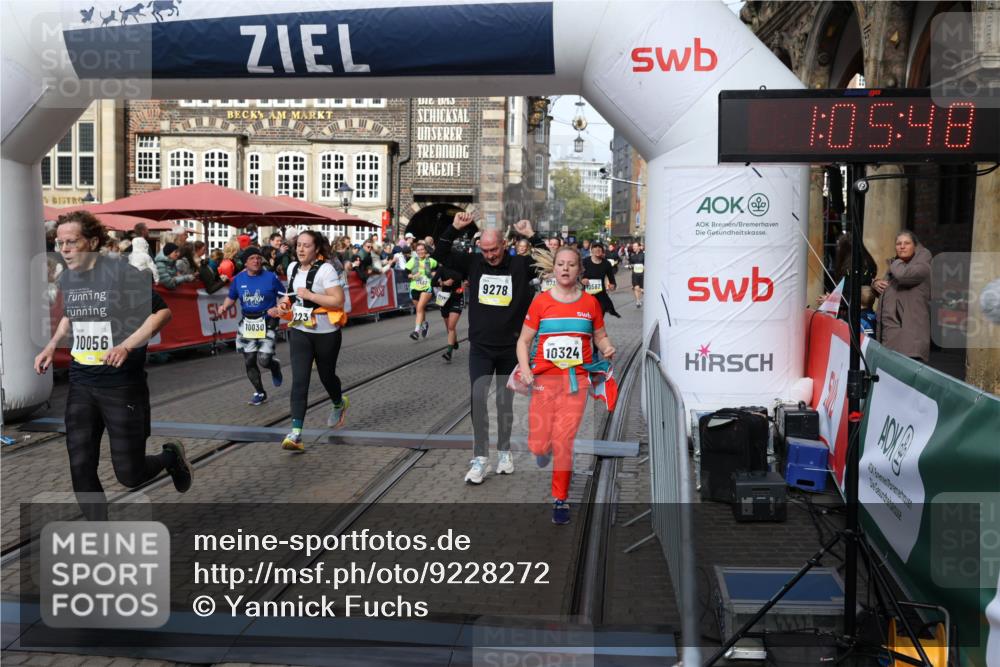 05.10.2025 - 20. swb-Marathon Bremen Yannick Fuchs http://msf.ph/oto/9228272 05.10.2025 11:01:43 Ziel 7908, 9278, 9286, 9322, 9371, 9432, 10026, 10030, 10056, 10157, 10324, 10336, 10562, 11223, 11463, 11493, 11732, 11733 meine-sportfotos.de