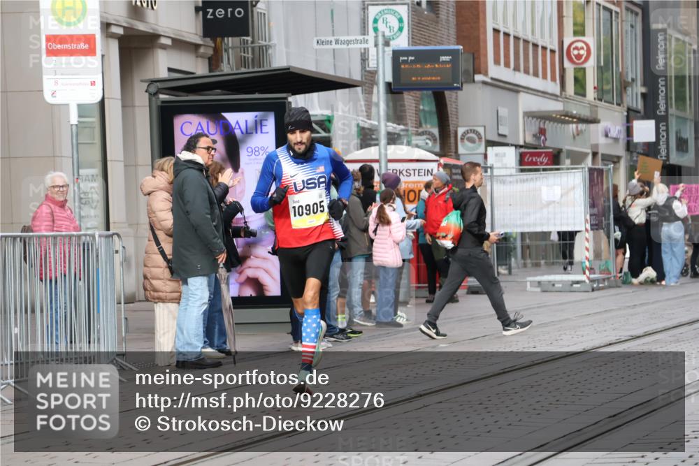 05.10.2025 - 20. swb-Marathon Bremen Strokosch-Dieckow http://msf.ph/oto/9228276 05.10.2025 10:31:23 Ziel 9291, 10905, 9291, 10905 meine-sportfotos.de