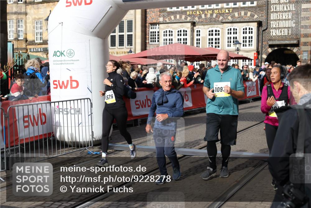 05.10.2025 - 20. swb-Marathon Bremen Yannick Fuchs http://msf.ph/oto/9228278 05.10.2025 10:58:45 Ziel 7163, 9359, 9430, 9472, 9529, 9714, 9766, 9913, 10049, 10261, 10285, 10408, 10513, 10527, 10591, 10679, 10871, 10936, 10988, 11078 meine-sportfotos.de