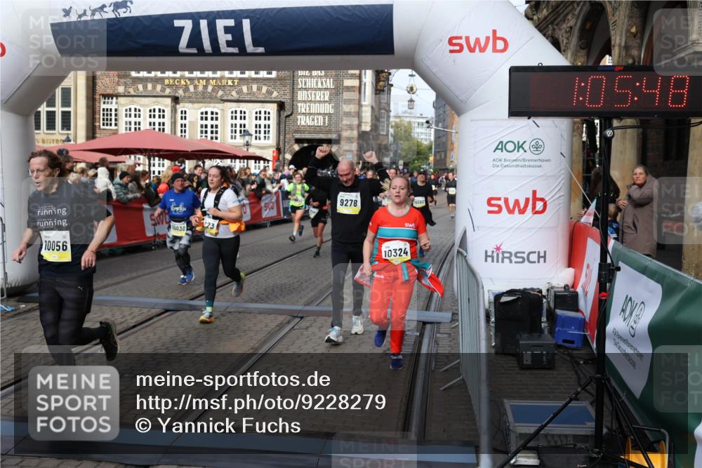 05.10.2025 - 20. swb-Marathon Bremen Yannick Fuchs http://msf.ph/oto/9228279 05.10.2025 11:01:43 Ziel 7908, 9278, 9286, 9322, 9371, 9432, 10026, 10030, 10056, 10157, 10324, 10336, 10562, 11223, 11463, 11493, 11732, 11733 meine-sportfotos.de
