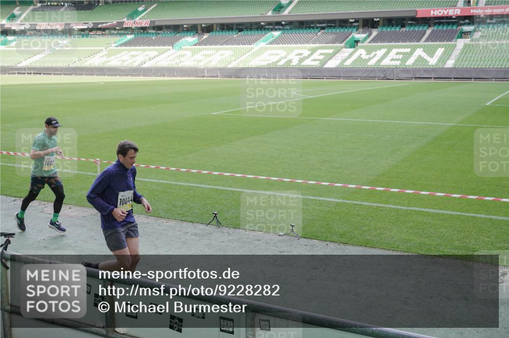 05.10.2025 - 20. swb-Marathon Bremen Michael Burmester http://msf.ph/oto/9228282 05.10.2025 10:25:59 Laufen im Stadion 8000, 9006, 9170, 9250, 9361, 9614, 9849, 9865, 9884, 9919, 9963, 9967, 10044, 10053, 10304, 10306, 10348, 10474, 10505, 10554, 10559, 10624, 10666, 10780, 10816, 10851, 10961, 11178, 11316, 11346, 11403, 11422, 11488, 11503, 11617, 11666, 11745, 9302, 9558, 9775, 10104, 10155, 10541, 10553, 10652, 10979, 11230, 11256, 11581 meine-sportfotos.de