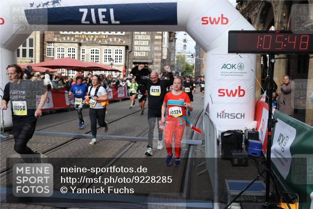 05.10.2025 - 20. swb-Marathon Bremen Yannick Fuchs http://msf.ph/oto/9228285 05.10.2025 11:01:43 Ziel 7908, 9278, 9286, 9322, 9371, 9432, 10026, 10030, 10056, 10157, 10324, 10336, 10562, 11223, 11463, 11493, 11732, 11733 meine-sportfotos.de
