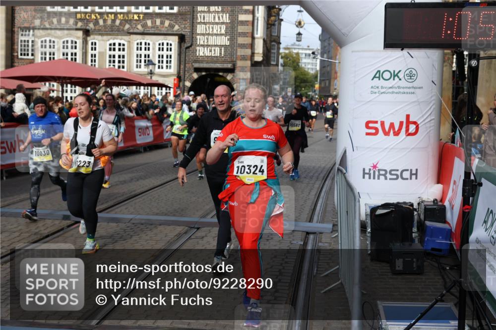 05.10.2025 - 20. swb-Marathon Bremen Yannick Fuchs http://msf.ph/oto/9228290 05.10.2025 11:01:44 Ziel 7908, 9278, 9322, 9371, 9432, 10026, 10030, 10056, 10157, 10324, 10336, 10562, 11223, 11463, 11493, 11732, 11733 meine-sportfotos.de