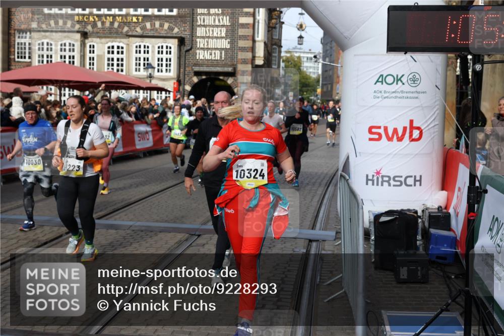 05.10.2025 - 20. swb-Marathon Bremen Yannick Fuchs http://msf.ph/oto/9228293 05.10.2025 11:01:44 Ziel 7908, 9278, 9322, 9371, 9432, 10026, 10030, 10056, 10157, 10324, 10336, 10562, 11223, 11463, 11493, 11732, 11733 meine-sportfotos.de