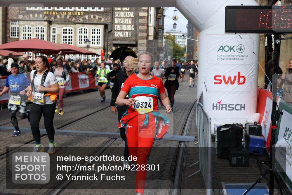 05.10.2025 - 20. swb-Marathon Bremen Yannick Fuchs http://msf.ph/oto/9228301 05.10.2025 11:01:44 Ziel 7908, 9278, 9322, 9371, 9432, 10026, 10030, 10056, 10157, 10324, 10336, 10562, 11223, 11463, 11493, 11732, 11733 meine-sportfotos.de