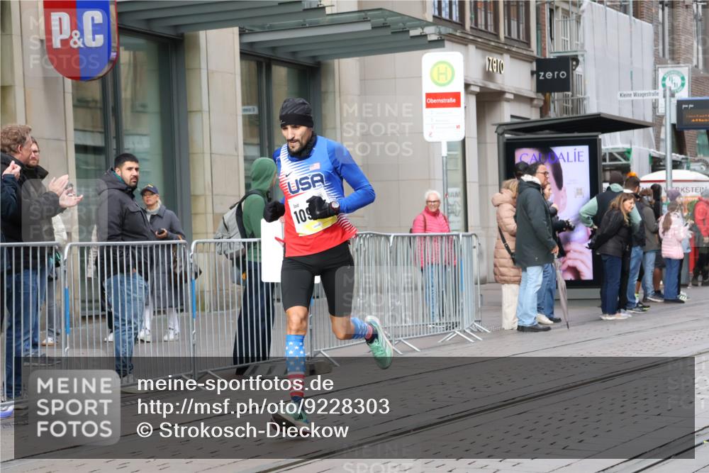 05.10.2025 - 20. swb-Marathon Bremen Strokosch-Dieckow http://msf.ph/oto/9228303 05.10.2025 10:31:24 Ziel 9291, 10905, 9291, 10905 meine-sportfotos.de