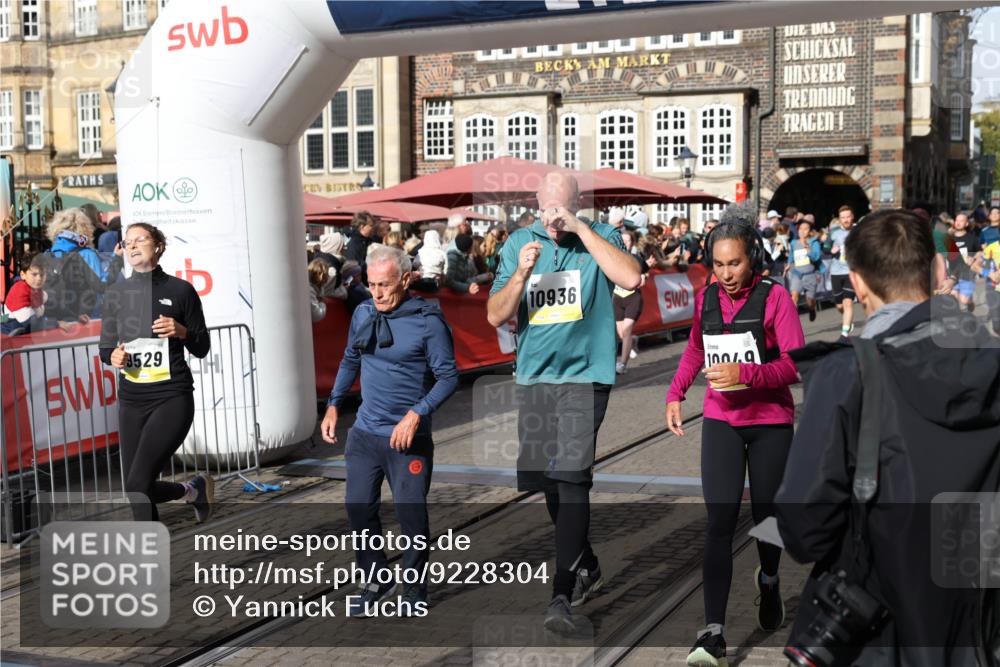 05.10.2025 - 20. swb-Marathon Bremen Yannick Fuchs http://msf.ph/oto/9228304 05.10.2025 10:58:45 Ziel 7163, 9359, 9430, 9472, 9529, 9714, 9766, 9913, 10049, 10261, 10285, 10408, 10513, 10527, 10591, 10679, 10871, 10936, 10988, 11078 meine-sportfotos.de