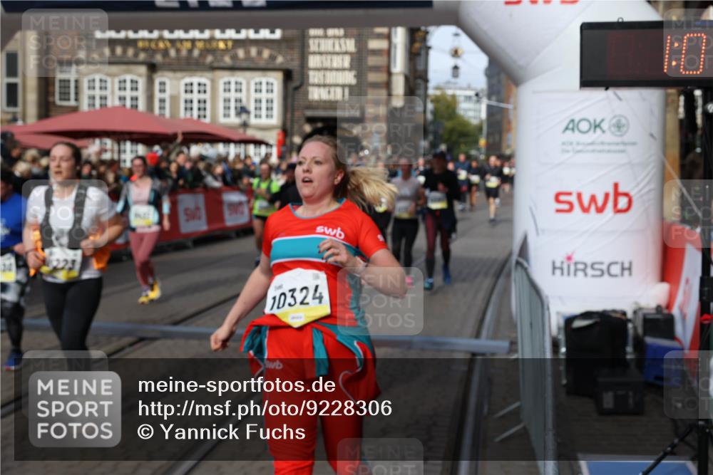 05.10.2025 - 20. swb-Marathon Bremen Yannick Fuchs http://msf.ph/oto/9228306 05.10.2025 11:01:44 Ziel 7908, 9278, 9322, 9371, 9432, 10026, 10030, 10056, 10157, 10324, 10336, 10562, 11223, 11463, 11493, 11732, 11733 meine-sportfotos.de