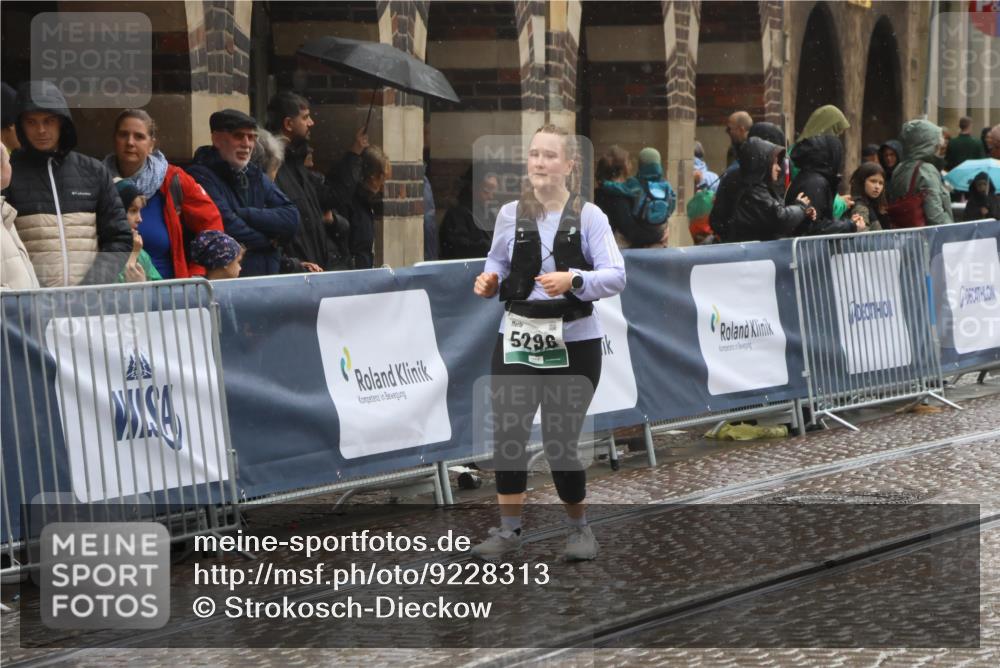 05.10.2025 - 20. swb-Marathon Bremen Strokosch-Dieckow http://msf.ph/oto/9228313 05.10.2025 14:57:05 Ziel 5296, 10181 meine-sportfotos.de
