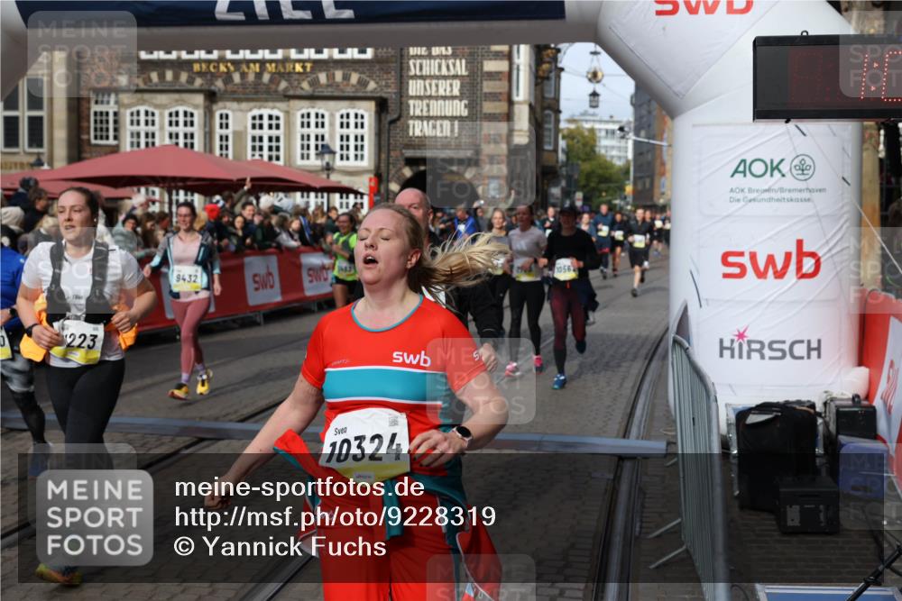05.10.2025 - 20. swb-Marathon Bremen Yannick Fuchs http://msf.ph/oto/9228319 05.10.2025 11:01:44 Ziel 7908, 9278, 9322, 9371, 9432, 10026, 10030, 10056, 10157, 10324, 10336, 10562, 11223, 11463, 11493, 11732, 11733 meine-sportfotos.de