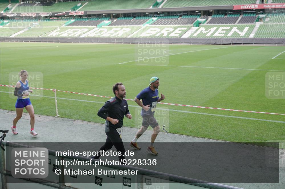 05.10.2025 - 20. swb-Marathon Bremen Michael Burmester http://msf.ph/oto/9228336 05.10.2025 10:26:08 Laufen im Stadion 8000, 9006, 9170, 9250, 9361, 9614, 9849, 9865, 9884, 9919, 9963, 9967, 10044, 10053, 10090, 10304, 10306, 10348, 10431, 10447, 10474, 10505, 10554, 10559, 10624, 10633, 10666, 10780, 10816, 10851, 10961, 11178, 11316, 11346, 11403, 11422, 11488, 11503, 11617, 11648, 11666, 11715, 11745, 9775, 10104, 10155, 10505, 10541, 11230, 11581 meine-sportfotos.de