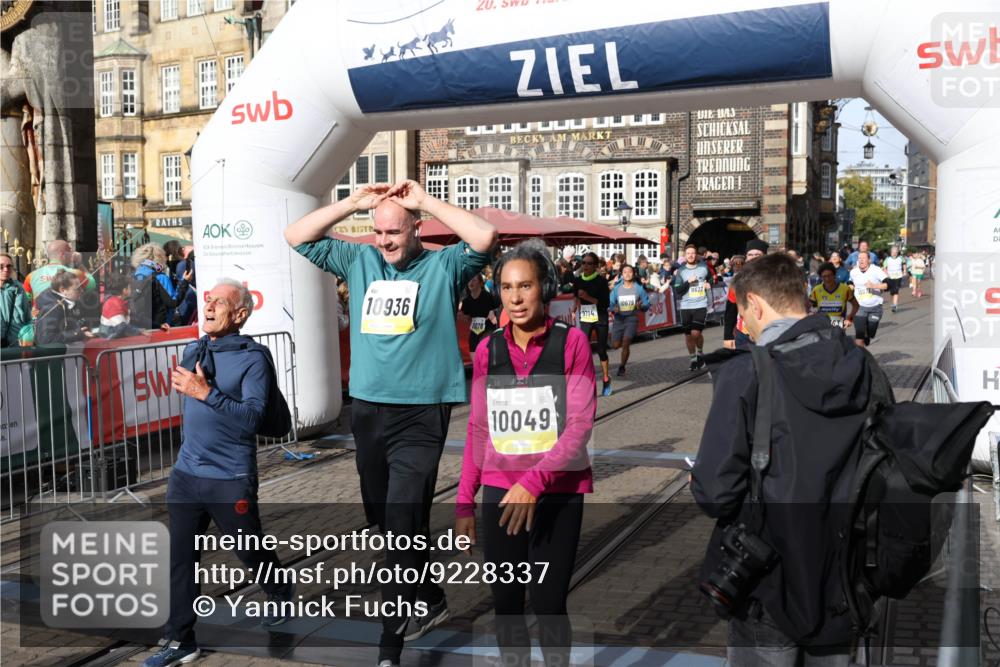 05.10.2025 - 20. swb-Marathon Bremen Yannick Fuchs http://msf.ph/oto/9228337 05.10.2025 10:58:46 Ziel 7163, 8585, 9359, 9370, 9430, 9472, 9529, 9622, 9714, 9766, 9913, 10049, 10261, 10285, 10513, 10527, 10591, 10679, 10871, 10936, 10988, 11078 meine-sportfotos.de