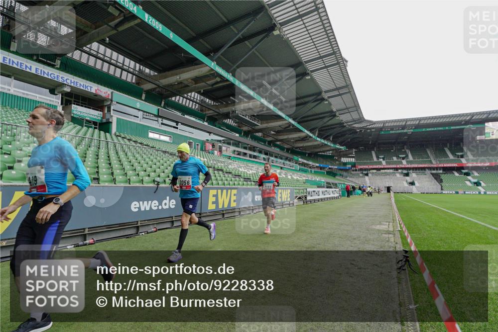 05.10.2025 - 20. swb-Marathon Bremen Michael Burmester http://msf.ph/oto/9228338 05.10.2025 12:30:44 Laufen im Stadion 419, 426, 603, 618, 999, 1293, 1565, 1647, 2056, 2133, 5060 meine-sportfotos.de