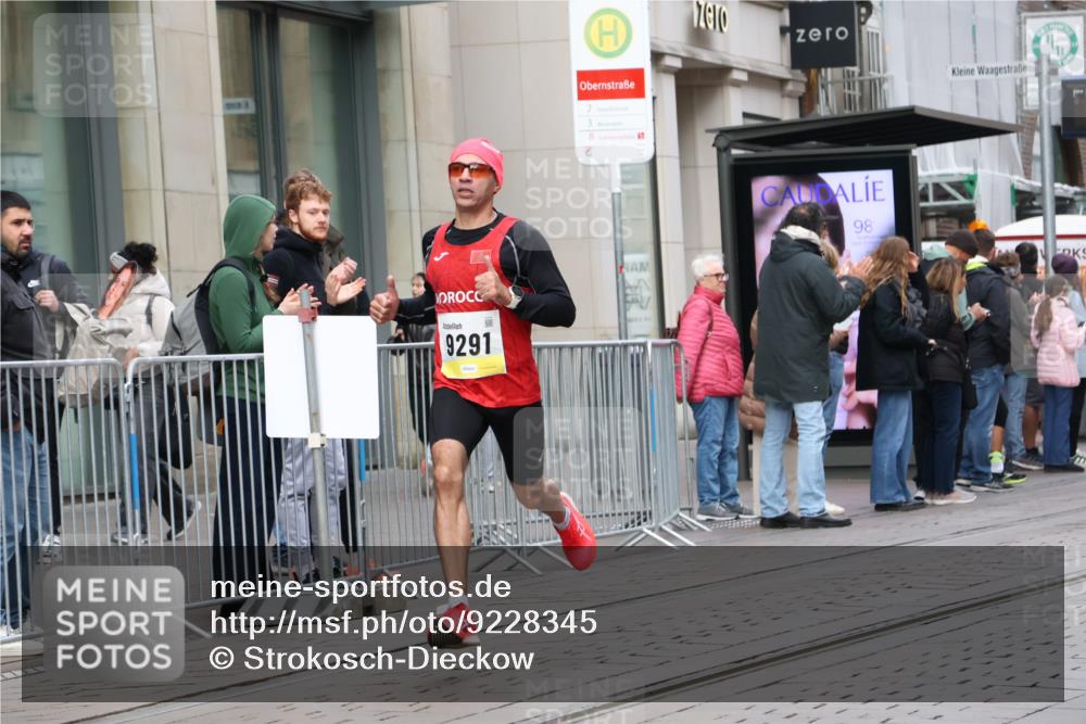 05.10.2025 - 20. swb-Marathon Bremen Strokosch-Dieckow http://msf.ph/oto/9228345 05.10.2025 10:31:35 Ziel 9291, 11201, 9291, 11201 meine-sportfotos.de