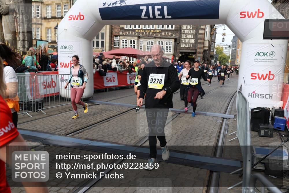 05.10.2025 - 20. swb-Marathon Bremen Yannick Fuchs http://msf.ph/oto/9228359 05.10.2025 11:01:46 Ziel 9269, 9278, 9322, 9432, 9782, 10026, 10030, 10056, 10324, 10562, 11223, 11463, 11493, 11732, 11733 meine-sportfotos.de