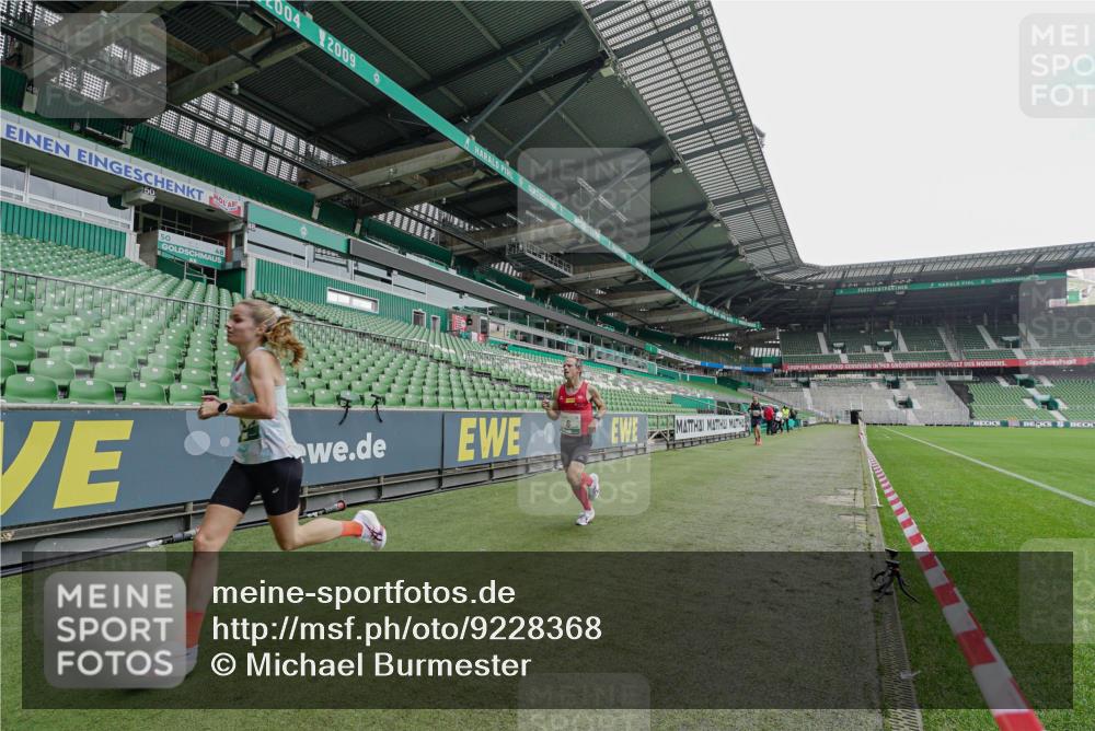 05.10.2025 - 20. swb-Marathon Bremen Michael Burmester http://msf.ph/oto/9228368 05.10.2025 12:31:04 Laufen im Stadion 6, 8, 419, 426, 603, 618, 999, 1293, 1565, 1647, 1814, 2056, 2133, 9110, 5060 meine-sportfotos.de