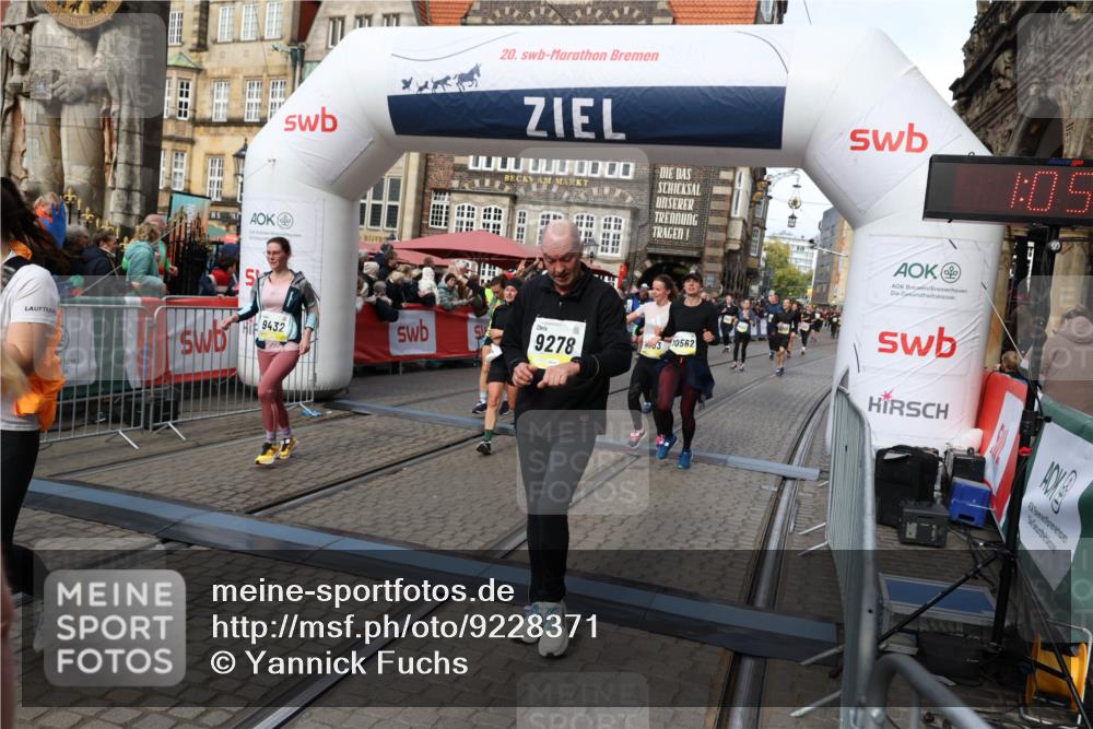 05.10.2025 - 20. swb-Marathon Bremen Yannick Fuchs http://msf.ph/oto/9228371 05.10.2025 11:01:46 Ziel 9269, 9278, 9322, 9432, 9782, 10026, 10030, 10056, 10324, 10562, 11223, 11463, 11493, 11732, 11733 meine-sportfotos.de
