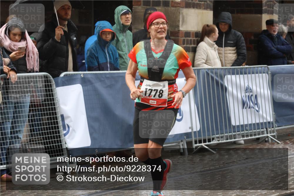05.10.2025 - 20. swb-Marathon Bremen Strokosch-Dieckow http://msf.ph/oto/9228374 05.10.2025 14:57:23 Ziel 1778 meine-sportfotos.de