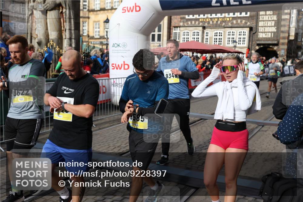 05.10.2025 - 20. swb-Marathon Bremen Yannick Fuchs http://msf.ph/oto/9228397 05.10.2025 10:58:53 Ziel 7163, 8585, 9346, 9359, 9370, 9540, 9622, 9714, 10263, 10561, 10591, 10679, 10871, 11078, 11290, 11651 meine-sportfotos.de