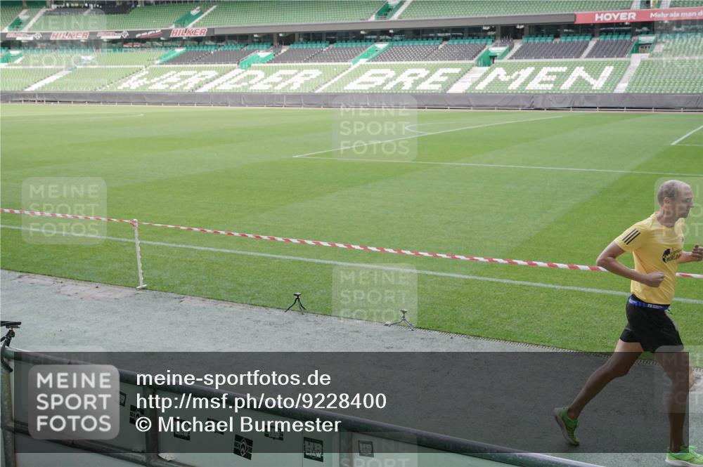05.10.2025 - 20. swb-Marathon Bremen Michael Burmester http://msf.ph/oto/9228400 05.10.2025 10:26:11 Laufen im Stadion 8000, 9006, 9170, 9250, 9361, 9545, 9614, 9849, 9865, 9884, 9919, 9963, 9967, 10044, 10053, 10090, 10304, 10306, 10348, 10431, 10447, 10474, 10554, 10559, 10624, 10633, 10666, 10780, 10816, 10851, 10961, 11178, 11316, 11346, 11403, 11422, 11488, 11503, 11617, 11648, 11666, 11715, 11745, 9775, 10505, 11230, 11403 meine-sportfotos.de