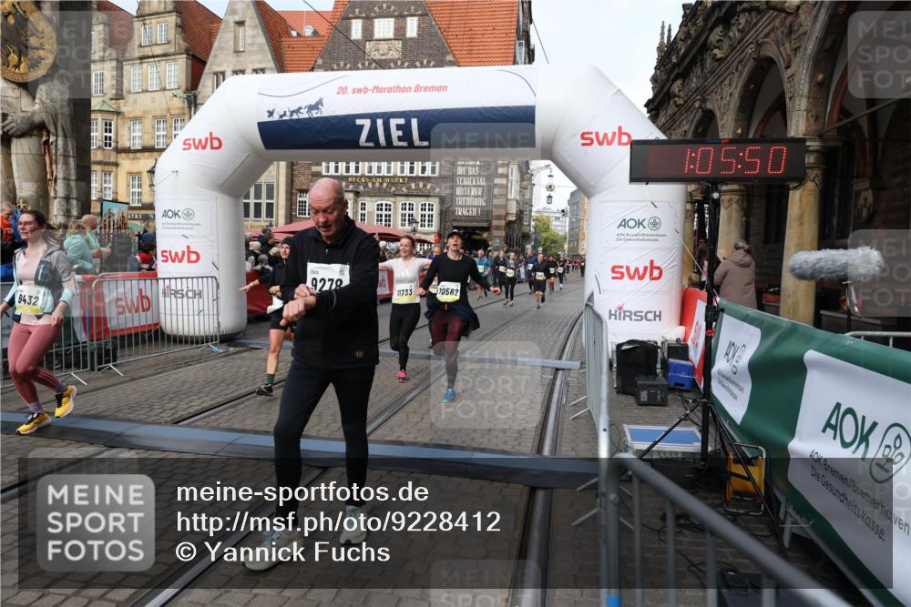 05.10.2025 - 20. swb-Marathon Bremen Yannick Fuchs http://msf.ph/oto/9228412 05.10.2025 11:01:46 Ziel 9269, 9278, 9322, 9432, 9782, 10026, 10030, 10056, 10324, 10562, 11223, 11463, 11493, 11732, 11733 meine-sportfotos.de