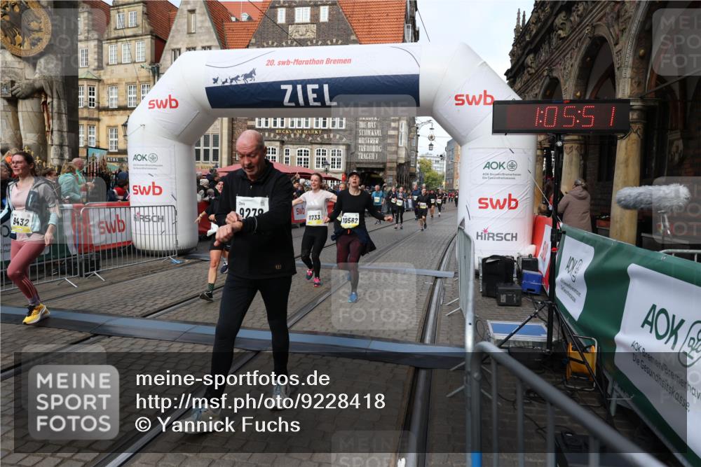 05.10.2025 - 20. swb-Marathon Bremen Yannick Fuchs http://msf.ph/oto/9228418 05.10.2025 11:01:46 Ziel 9269, 9278, 9322, 9432, 9782, 10026, 10030, 10056, 10324, 10562, 11223, 11463, 11493, 11732, 11733 meine-sportfotos.de