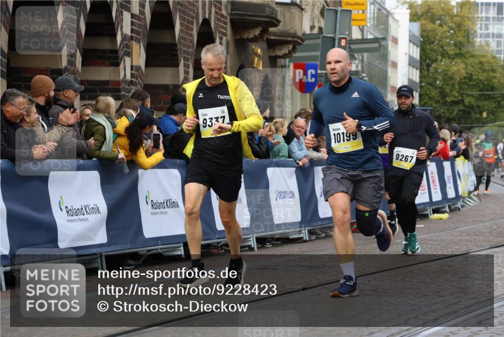 05.10.2025 - 20. swb-Marathon Bremen Strokosch-Dieckow http://msf.ph/oto/9228423 05.10.2025 10:50:32 Ziel 9267, 9299, 9337, 9578, 9986, 10199, 10251, 11062, 11344, 11466, 11660 meine-sportfotos.de