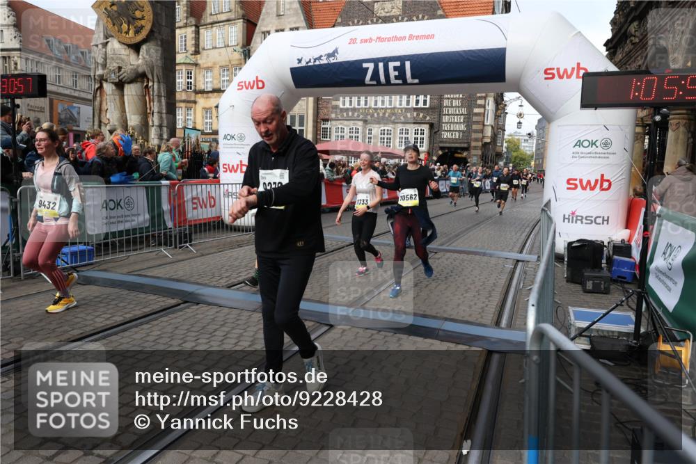 05.10.2025 - 20. swb-Marathon Bremen Yannick Fuchs http://msf.ph/oto/9228428 05.10.2025 11:01:47 Ziel 9269, 9278, 9294, 9322, 9432, 9782, 10026, 10030, 10056, 10324, 10370, 10562, 11223, 11463, 11732, 11733 meine-sportfotos.de