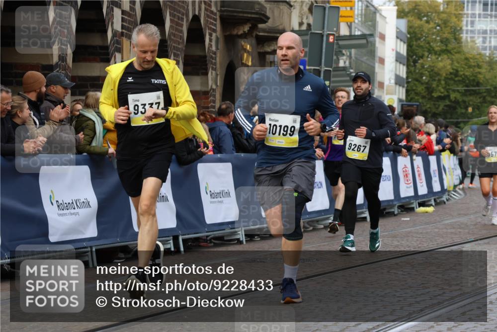 05.10.2025 - 20. swb-Marathon Bremen Strokosch-Dieckow http://msf.ph/oto/9228433 05.10.2025 10:50:33 Ziel 9267, 9299, 9337, 9578, 9986, 10199, 10251, 11062, 11466, 11660 meine-sportfotos.de