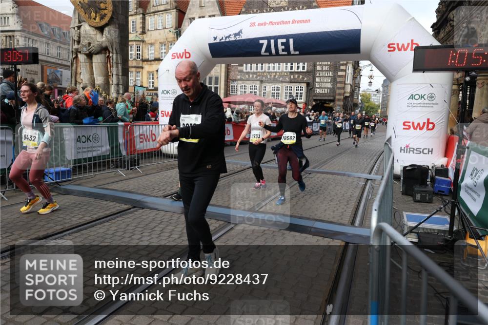 05.10.2025 - 20. swb-Marathon Bremen Yannick Fuchs http://msf.ph/oto/9228437 05.10.2025 11:01:47 Ziel 9269, 9278, 9294, 9322, 9432, 9782, 10026, 10030, 10056, 10324, 10370, 10562, 11223, 11463, 11732, 11733 meine-sportfotos.de