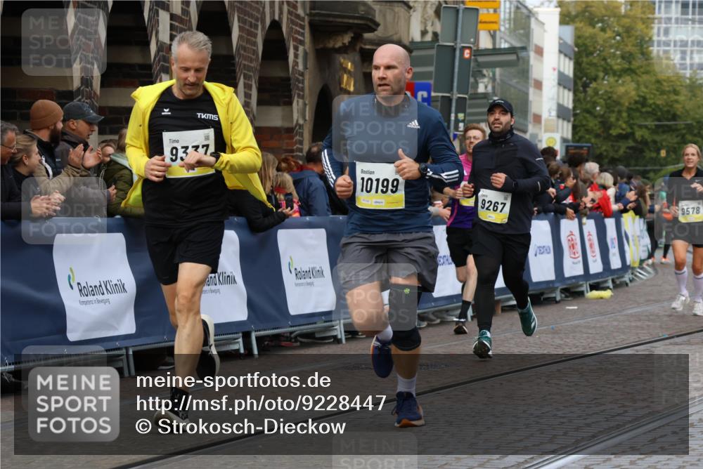 05.10.2025 - 20. swb-Marathon Bremen Strokosch-Dieckow http://msf.ph/oto/9228447 05.10.2025 10:50:33 Ziel 9267, 9299, 9337, 9578, 9986, 10199, 10251, 11062, 11466, 11660 meine-sportfotos.de
