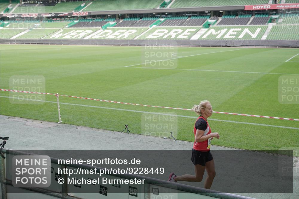 05.10.2025 - 20. swb-Marathon Bremen Michael Burmester http://msf.ph/oto/9228449 05.10.2025 10:26:17 Laufen im Stadion 8000, 9170, 9250, 9290, 9361, 9545, 9590, 9849, 9865, 9884, 9919, 9963, 10044, 10053, 10090, 10304, 10306, 10348, 10431, 10447, 10474, 10554, 10559, 10624, 10633, 10649, 10682, 10780, 10816, 10851, 10961, 11178, 11346, 11422, 11488, 11617, 11648, 11666, 11715, 11745, 9006, 9614, 9849, 9967, 10505, 10666, 11316, 11403, 11503, 11745 meine-sportfotos.de