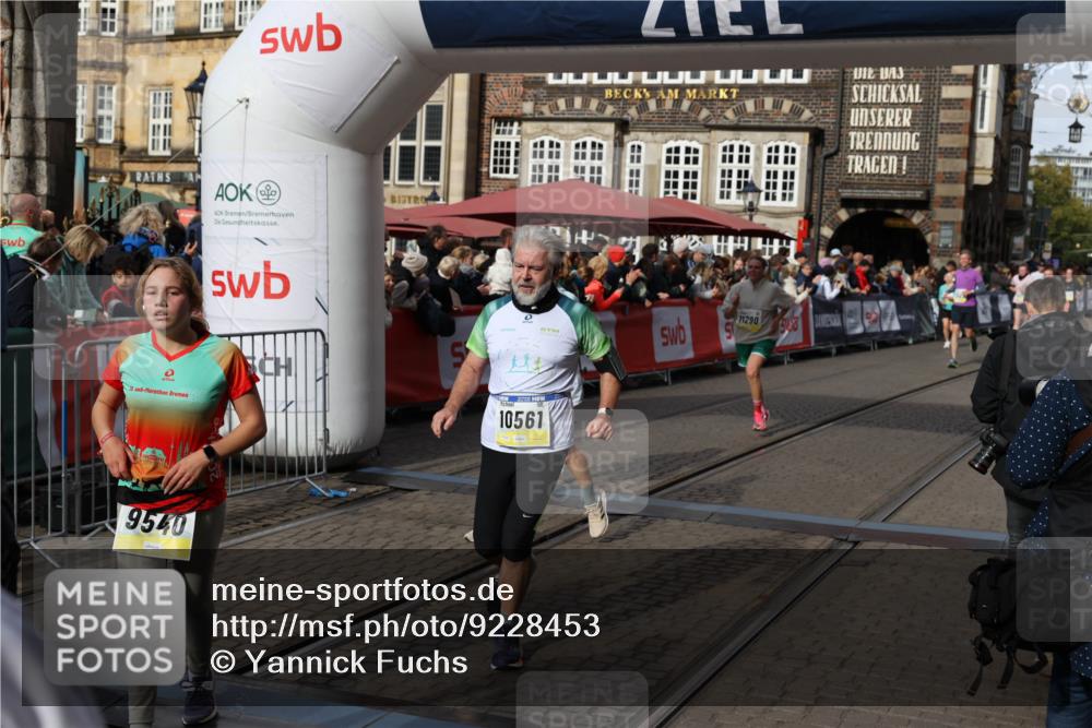 05.10.2025 - 20. swb-Marathon Bremen Yannick Fuchs http://msf.ph/oto/9228453 05.10.2025 10:58:55 Ziel 8585, 9346, 9370, 9540, 9622, 10263, 10561, 10591, 10679, 10871, 11290, 11651 meine-sportfotos.de