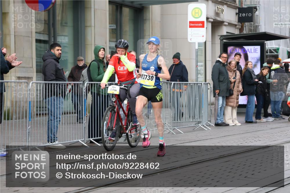 05.10.2025 - 20. swb-Marathon Bremen Strokosch-Dieckow http://msf.ph/oto/9228462 05.10.2025 10:32:26 Ziel 9280, 9996, 11730, 9280, 9996, 11730 meine-sportfotos.de