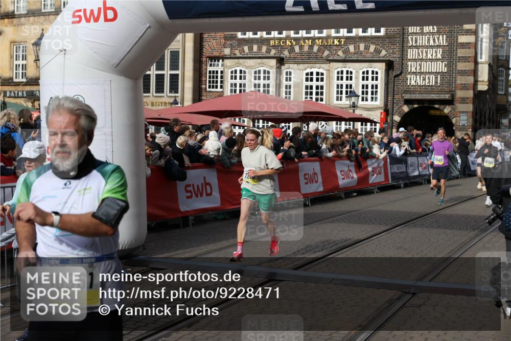 05.10.2025 - 20. swb-Marathon Bremen Yannick Fuchs http://msf.ph/oto/9228471 05.10.2025 10:58:56 Ziel 8585, 9346, 9370, 9540, 9622, 10263, 10560, 10561, 11290, 11483, 11651 meine-sportfotos.de