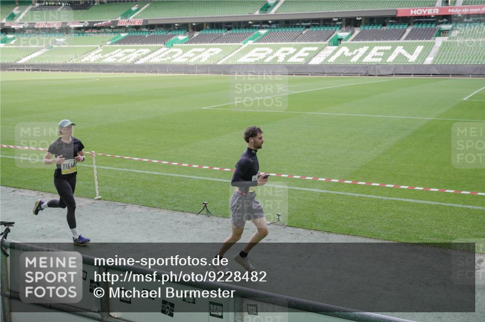 05.10.2025 - 20. swb-Marathon Bremen Michael Burmester http://msf.ph/oto/9228482 05.10.2025 10:26:21 Laufen im Stadion 8000, 9170, 9250, 9290, 9396, 9545, 9590, 9865, 9884, 9919, 9963, 10044, 10053, 10090, 10304, 10348, 10431, 10447, 10474, 10554, 10559, 10624, 10633, 10649, 10682, 10780, 10816, 10823, 10851, 10961, 11178, 11346, 11422, 11488, 11617, 11648, 11666, 11714, 11715, 9006, 9361, 9614, 9849, 9967, 10306, 10474, 10505, 10666, 11316, 11403, 11503, 11745 meine-sportfotos.de