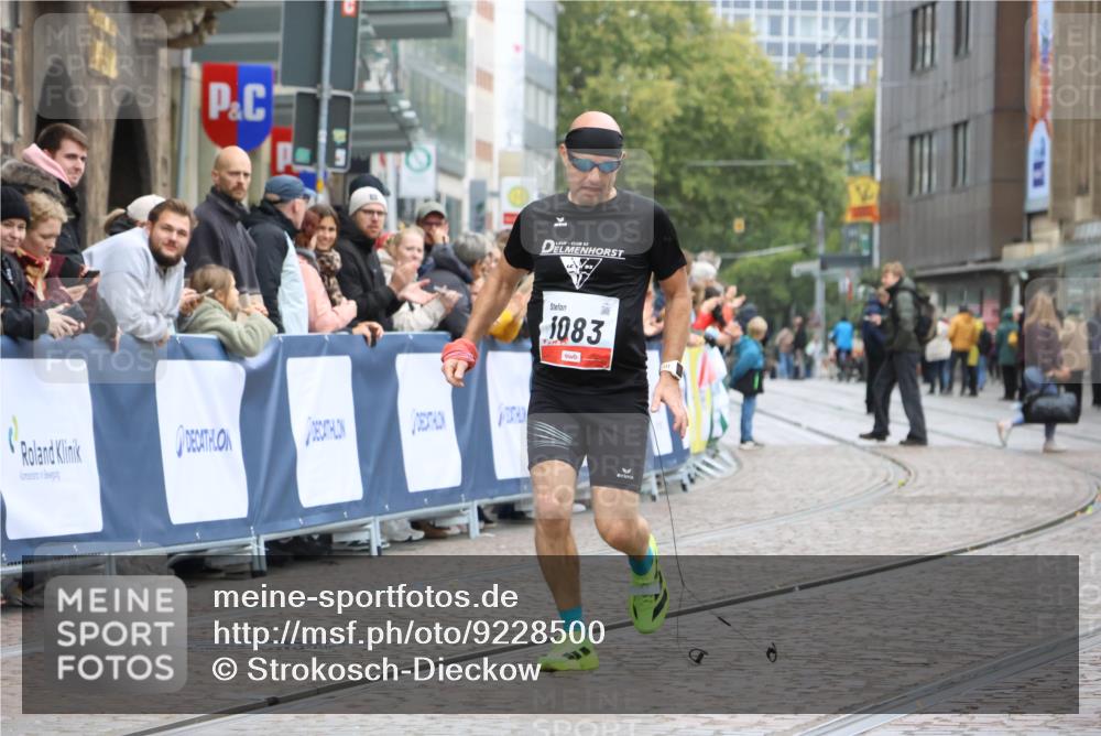 05.10.2025 - 20. swb-Marathon Bremen Strokosch-Dieckow http://msf.ph/oto/9228500 05.10.2025 12:26:09 Ziel 1083 meine-sportfotos.de