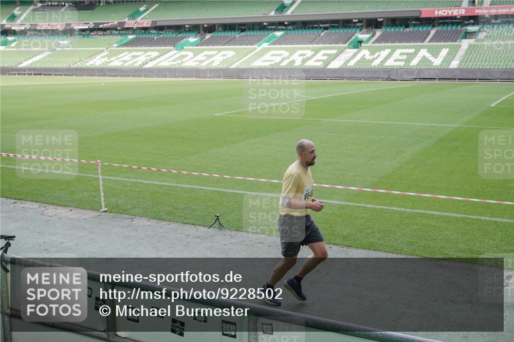 05.10.2025 - 20. swb-Marathon Bremen Michael Burmester http://msf.ph/oto/9228502 05.10.2025 10:26:23 Laufen im Stadion 8000, 9170, 9250, 9290, 9396, 9545, 9590, 9865, 9884, 9963, 10044, 10053, 10090, 10304, 10348, 10431, 10447, 10554, 10559, 10624, 10633, 10649, 10682, 10773, 10780, 10816, 10823, 10851, 10961, 11178, 11422, 11488, 11617, 11648, 11666, 11714, 11715, 9006, 9361, 9614, 9849, 9865, 9884, 9919, 9967, 10306, 10474, 10505, 10666, 11316, 11346, 11403, 11503, 11745 meine-sportfotos.de