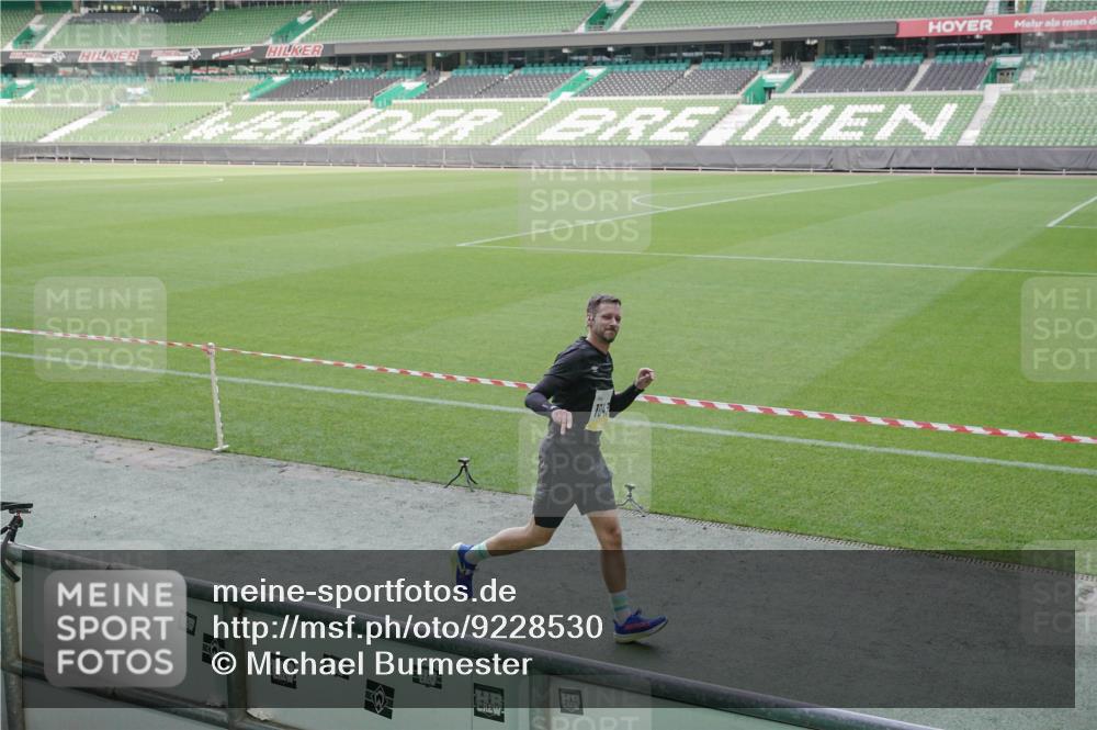 05.10.2025 - 20. swb-Marathon Bremen Michael Burmester http://msf.ph/oto/9228530 05.10.2025 10:26:25 Laufen im Stadion 8000, 9170, 9202, 9250, 9290, 9396, 9545, 9590, 9963, 10044, 10053, 10090, 10304, 10431, 10447, 10554, 10559, 10624, 10633, 10649, 10682, 10773, 10780, 10816, 10823, 10851, 10961, 11178, 11422, 11488, 11617, 11648, 11666, 11714, 11715, 9006, 9361, 9614, 9849, 9865, 9884, 9919, 9967, 10306, 10348, 10474, 10505, 10666, 11316, 11346, 11403, 11503, 11745 meine-sportfotos.de