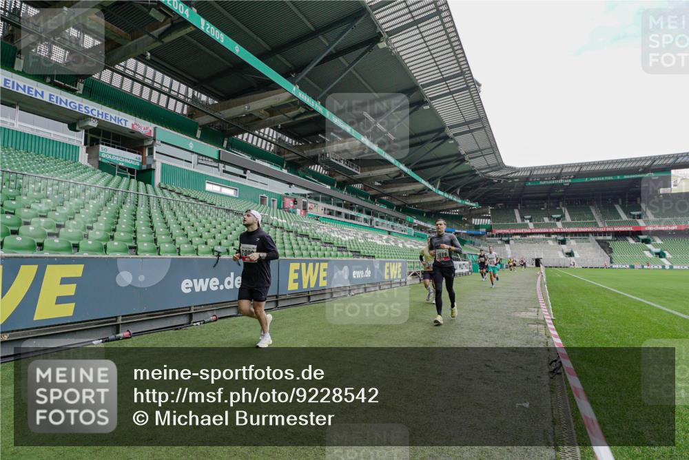 05.10.2025 - 20. swb-Marathon Bremen Michael Burmester http://msf.ph/oto/9228542 05.10.2025 12:33:18 Laufen im Stadion 121, 218, 307, 363, 369, 474, 650, 746, 850, 900, 1070, 1360, 1372, 1494, 1617, 1889, 1913, 1928, 2000, 2033, 2267, 2682, 4251, 6957, 7259, 8582, 650, 664, 908 meine-sportfotos.de