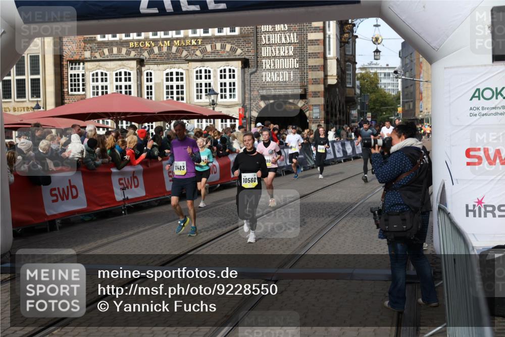 05.10.2025 - 20. swb-Marathon Bremen Yannick Fuchs http://msf.ph/oto/9228550 05.10.2025 10:58:59 Ziel 9349, 9518, 9542, 10080, 10263, 10560, 10561, 11290, 11483, 11612, 11651 meine-sportfotos.de