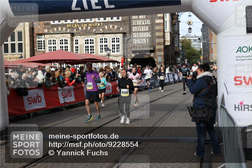 05.10.2025 - 20. swb-Marathon Bremen Yannick Fuchs http://msf.ph/oto/9228554 05.10.2025 10:58:59 Ziel 9349, 9518, 9542, 10080, 10263, 10560, 10561, 11290, 11483, 11612, 11651 meine-sportfotos.de