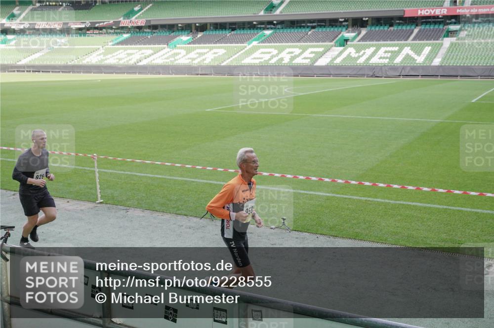 05.10.2025 - 20. swb-Marathon Bremen Michael Burmester http://msf.ph/oto/9228555 05.10.2025 10:26:30 Laufen im Stadion 8000, 9009, 9170, 9202, 9250, 9285, 9290, 9396, 9411, 9545, 9590, 9878, 9897, 9921, 9960, 9963, 10044, 10045, 10053, 10090, 10304, 10431, 10447, 10554, 10559, 10624, 10633, 10649, 10682, 10773, 10780, 10816, 10823, 10851, 10961, 11178, 11422, 11488, 11585, 11617, 11648, 11714, 11715, 9006, 9361, 9614, 9849, 9865, 9884, 9919, 9967, 10306, 10348, 10474, 10554, 10666, 11316, 11346, 11403, 11503, 11666, 11745 meine-sportfotos.de