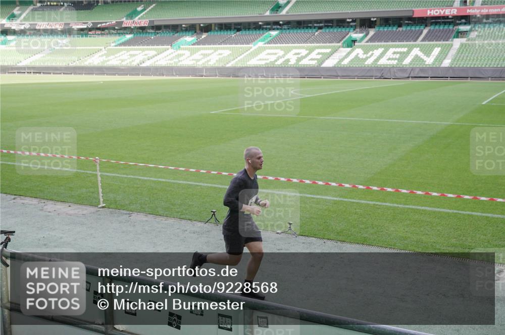 05.10.2025 - 20. swb-Marathon Bremen Michael Burmester http://msf.ph/oto/9228568 05.10.2025 10:26:31 Laufen im Stadion 8000, 9009, 9170, 9202, 9250, 9285, 9290, 9396, 9411, 9545, 9590, 9878, 9897, 9921, 9960, 9963, 10044, 10045, 10053, 10090, 10304, 10431, 10447, 10559, 10624, 10633, 10649, 10682, 10773, 10780, 10816, 10823, 10851, 10961, 11178, 11422, 11488, 11585, 11617, 11648, 11714, 11715, 9006, 9361, 9614, 9849, 9865, 9884, 9919, 9967, 10306, 10348, 10474, 10554, 10666, 10961, 11316, 11346, 11403, 11503, 11666, 11745 meine-sportfotos.de