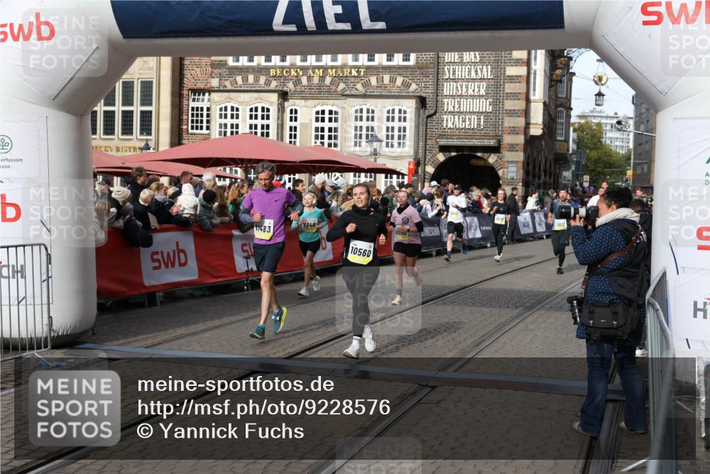 05.10.2025 - 20. swb-Marathon Bremen Yannick Fuchs http://msf.ph/oto/9228576 05.10.2025 10:58:59 Ziel 9349, 9518, 9542, 10080, 10263, 10560, 10561, 11290, 11483, 11612, 11651 meine-sportfotos.de