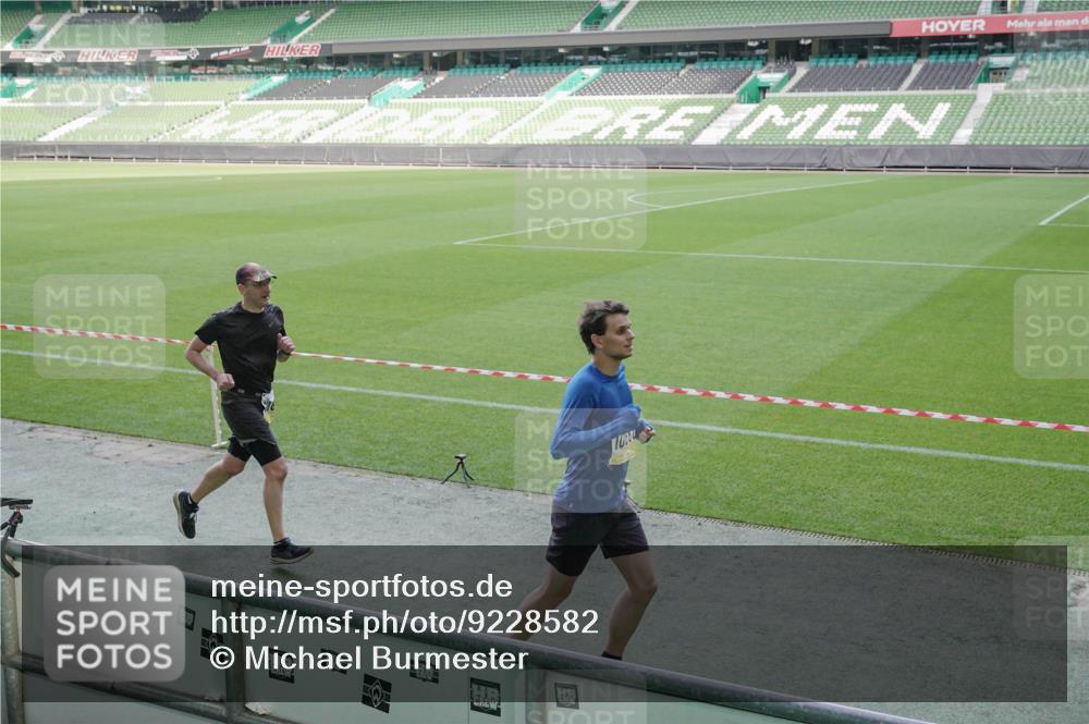 05.10.2025 - 20. swb-Marathon Bremen Michael Burmester http://msf.ph/oto/9228582 05.10.2025 10:26:33 Laufen im Stadion 8000, 9009, 9170, 9202, 9250, 9285, 9290, 9396, 9400, 9411, 9545, 9590, 9878, 9897, 9921, 9960, 9963, 10044, 10045, 10053, 10090, 10304, 10431, 10447, 10559, 10624, 10633, 10649, 10682, 10773, 10780, 10816, 10823, 10851, 11178, 11488, 11585, 11617, 11648, 11714, 11715, 9006, 9361, 9614, 9849, 9865, 9884, 9919, 9967, 10306, 10348, 10474, 10554, 10666, 10961, 11178, 11316, 11346, 11422, 11503, 11666, 11745 meine-sportfotos.de